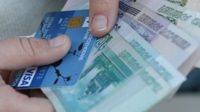 В Новотроицке у 28-летней жительницы украли все деньги с банковской карты